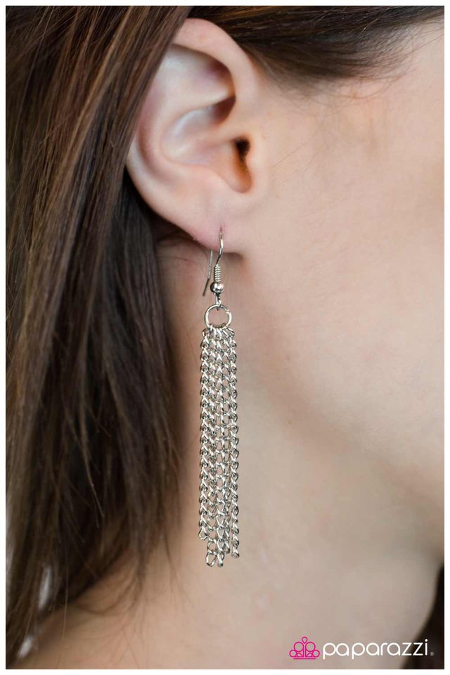 Paparazzi ♥ The Love Connection - Silver ♥ Necklace