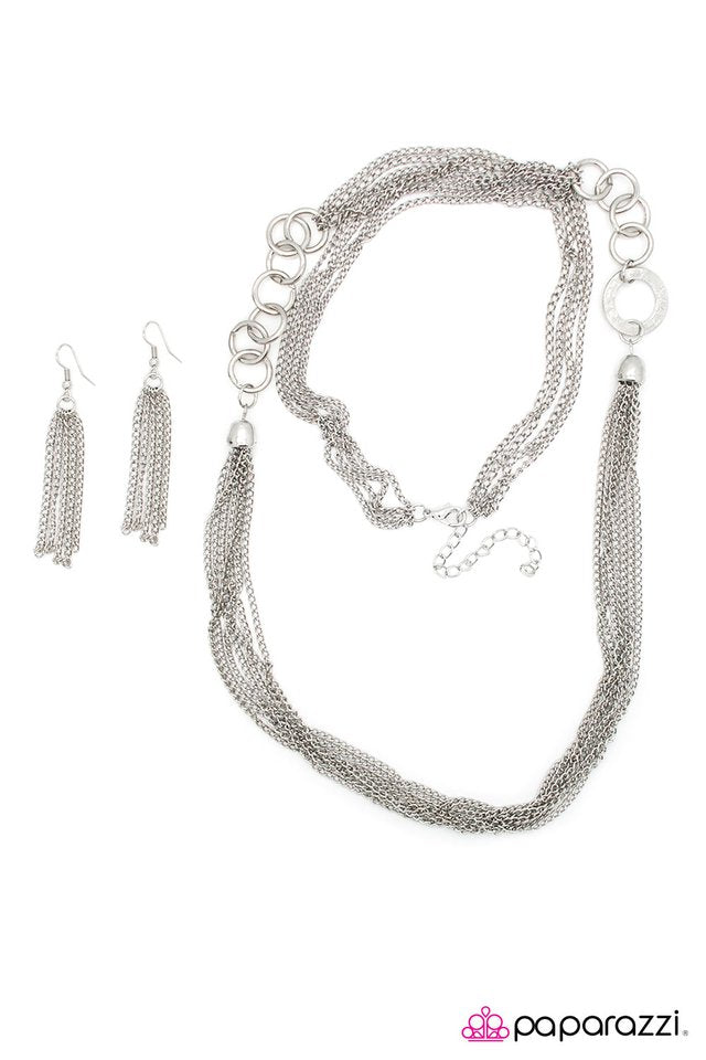 Paparazzi ♥ The Love Connection - Silver ♥ Necklace