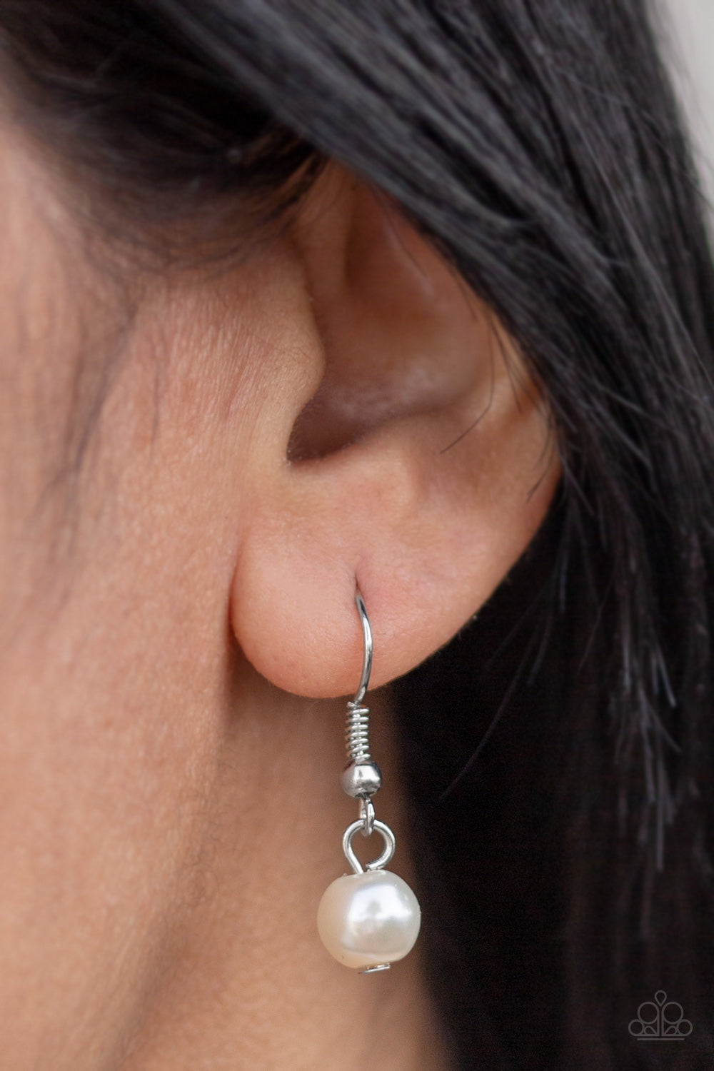 Paparazzi ♥ Bow Before The Queen - White ♥  Necklace