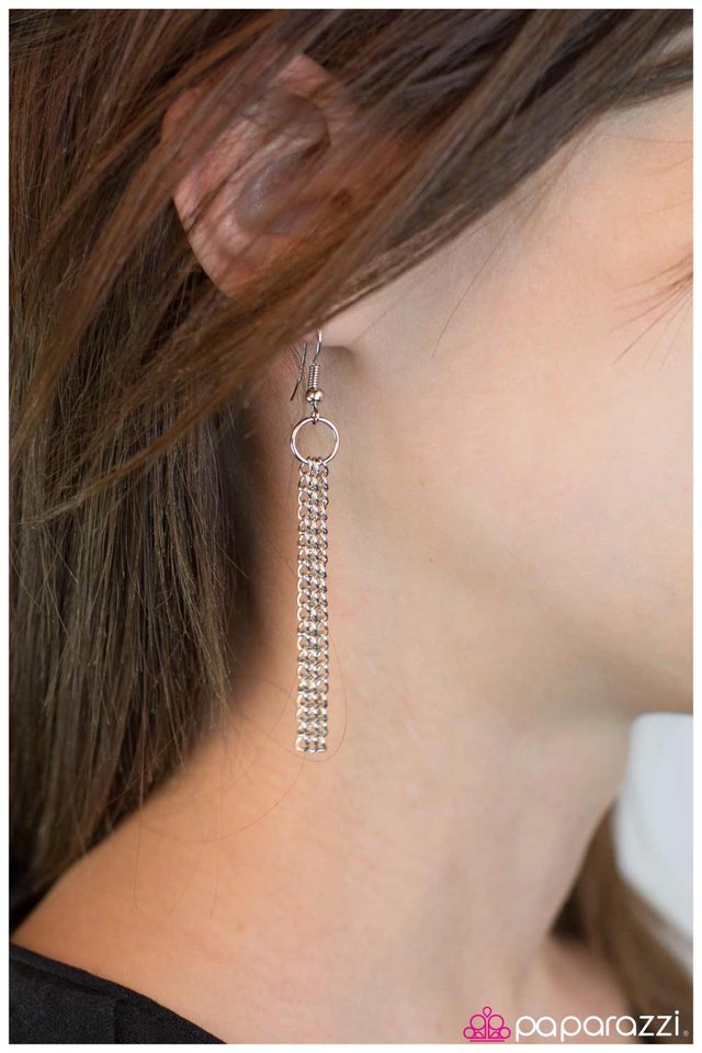 Paparazzi ♥ Work It Out - Silver ♥ Necklace
