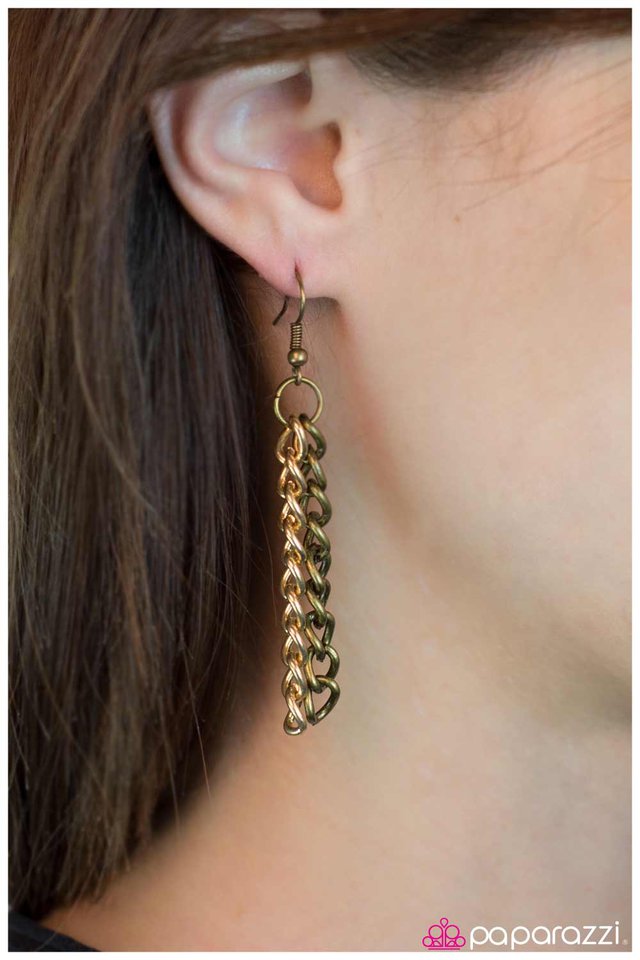 Paparazzi ♥ Feeling On Edge - Brass ♥ Necklace