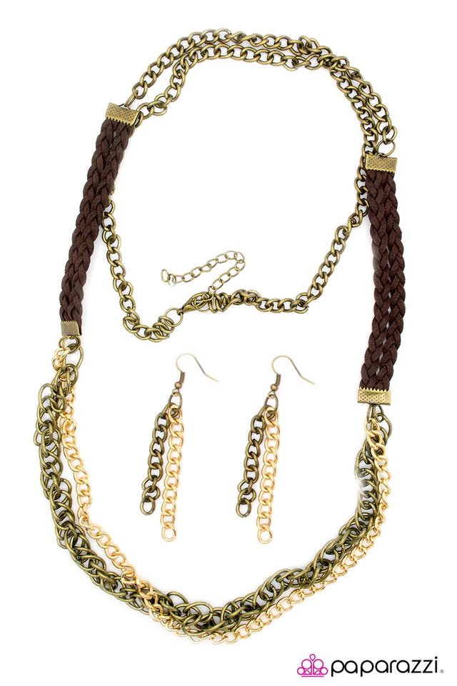 Paparazzi ♥ Feeling On Edge - Brass ♥ Necklace