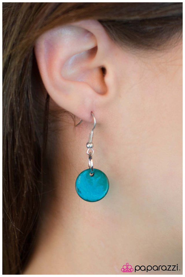 Paparazzi ♥ All Caught Up - Blue ♥ Necklace