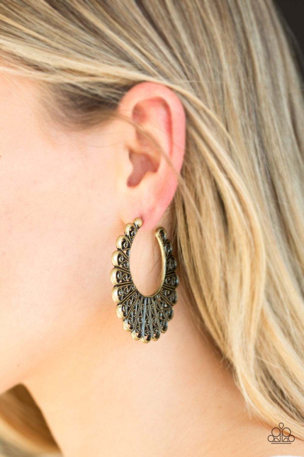 Paparazzi ♥ Funky Flirt - Brass ♥  Earrings
