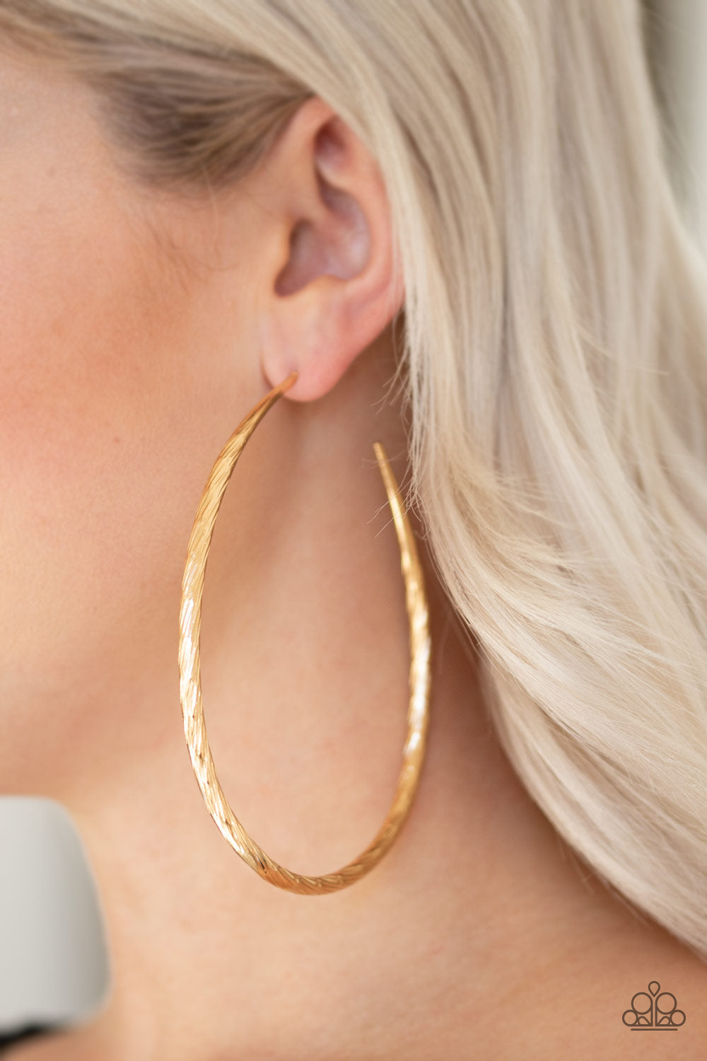 Paparazzi ♥ Fleek All Week - Gold ♥  Earrings