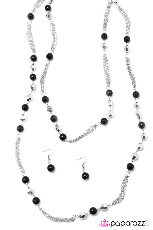 Paparazzi ♥ Metallic Melody - Black ♥ Necklace