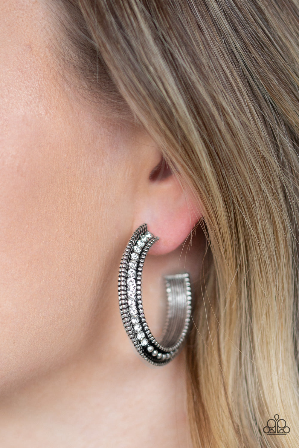 Paparazzi ♥ Retro Reverberation - White ♥  Earrings