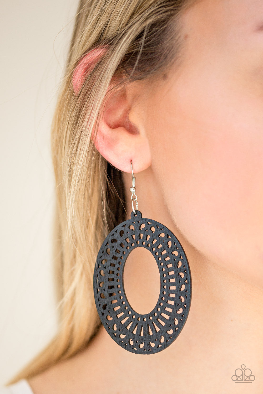Paparazzi ♥ Retro Retreat - Black ♥  Earrings