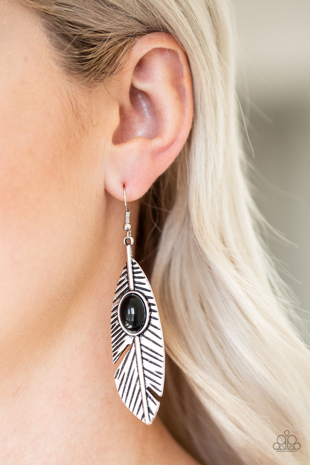 Paparazzi ♥ Quill Thrill - Black ♥  Earrings