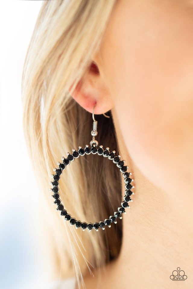 Paparazzi ♥ Spark Their Attention - Black ♥ Earrings