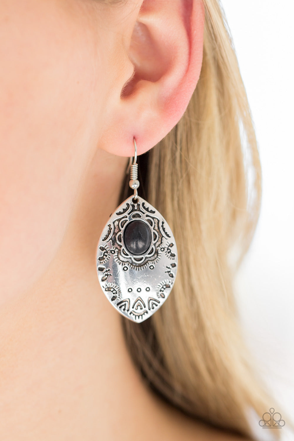 Paparazzi ♥ Mountain Montage - Black ♥  Earrings