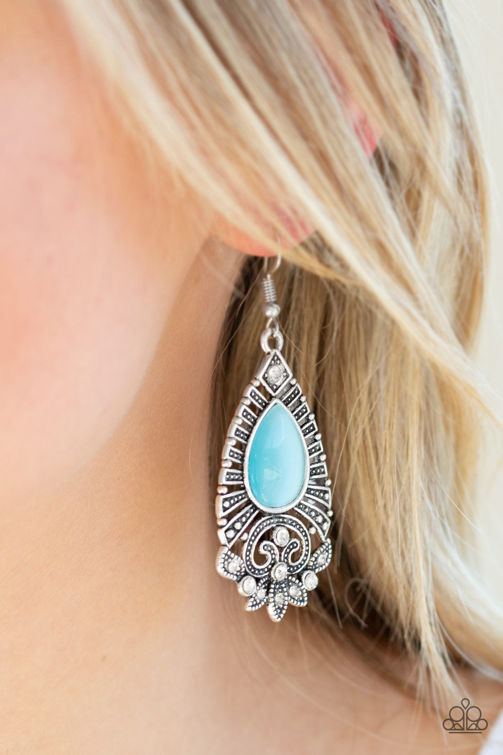 Paparazzi ♥ Majestically Malibu - Blue ♥  Earrings