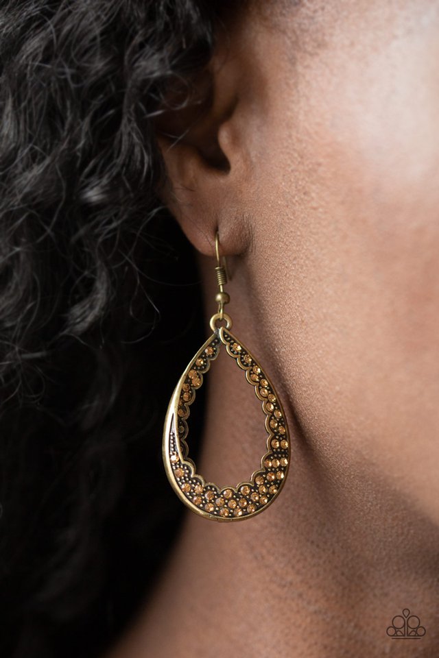 Paparazzi ♥ Royal Treatment - Brass ♥ Earrings
