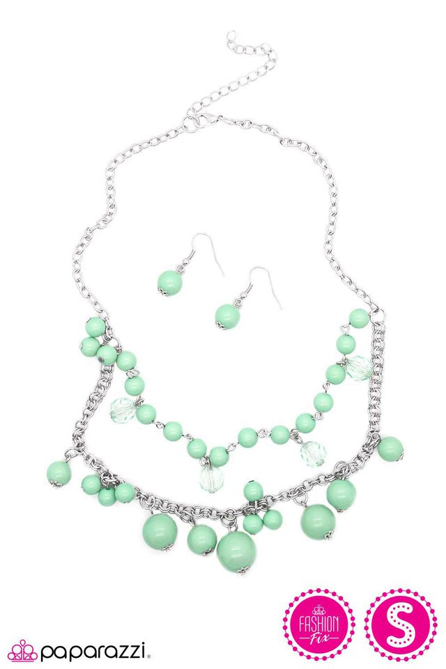 Paparazzi ♥ Sweetly Scattered - Green ♥ Necklace