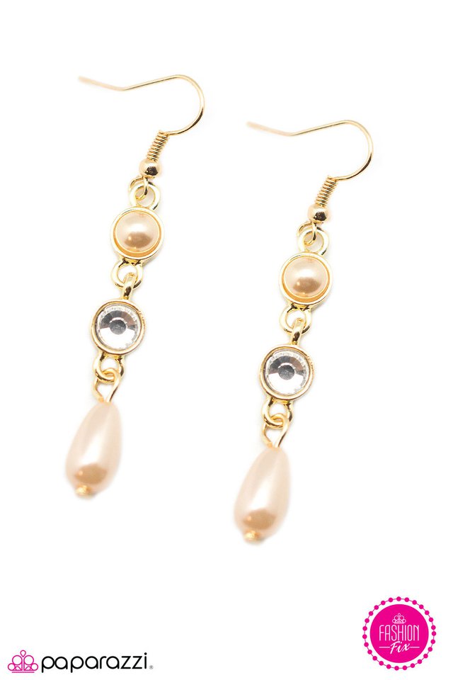 Paparazzi ♥ Taking the Plunge - Gold ♥ Earrings