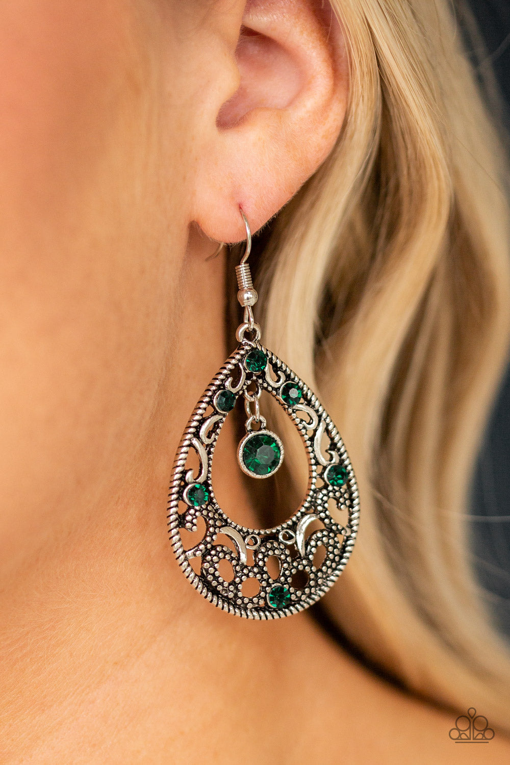 Paparazzi ♥ Gotta Get That Glow - Green ♥  Earrings