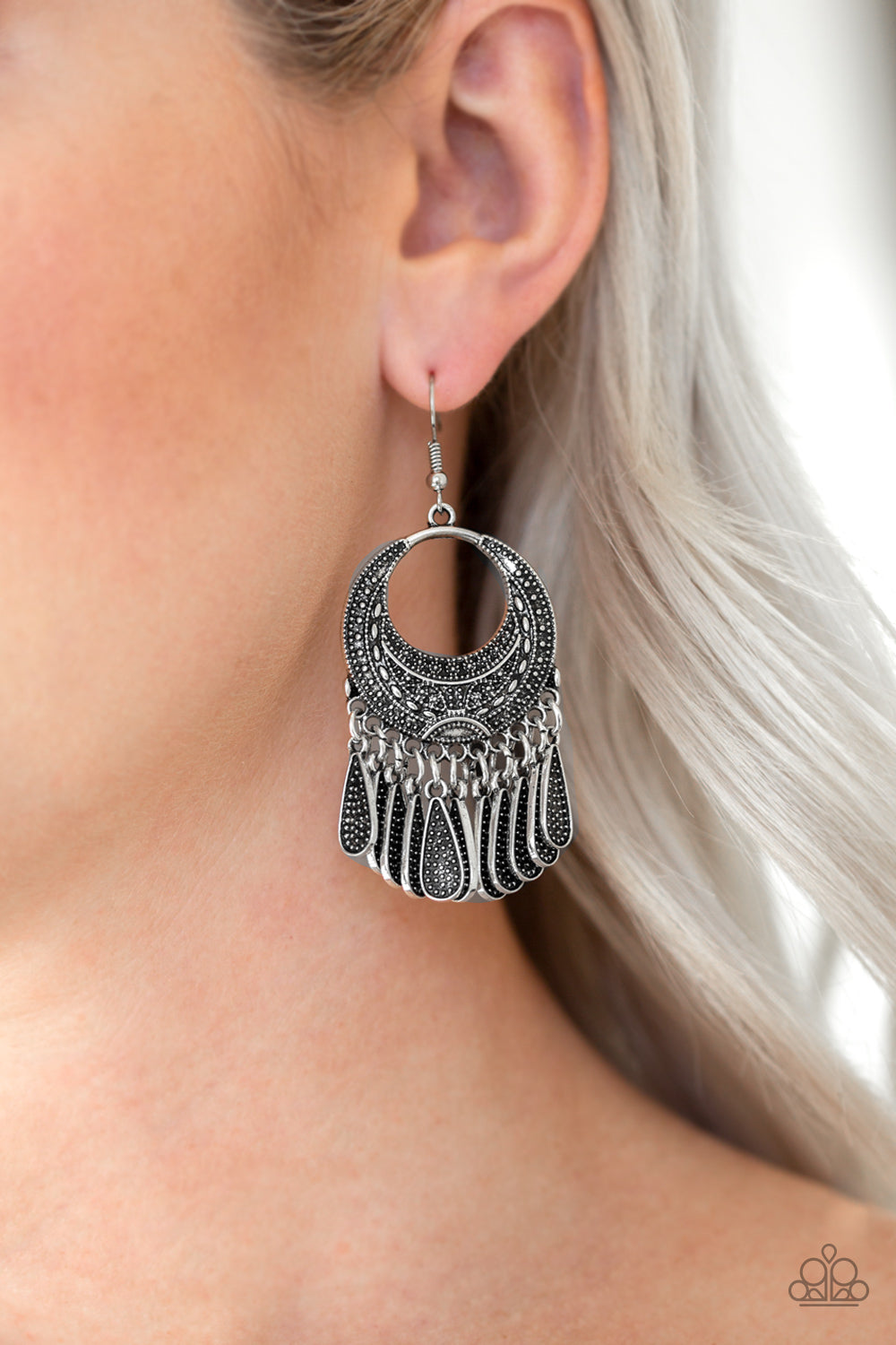 Paparazzi ♥ Mesa Majesty - Silver ♥  Earrings