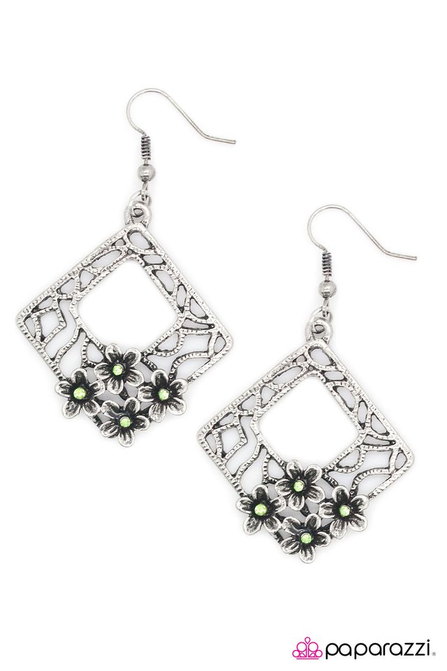 Paparazzi ♥ Window Shopping - Green ♥ Earrings