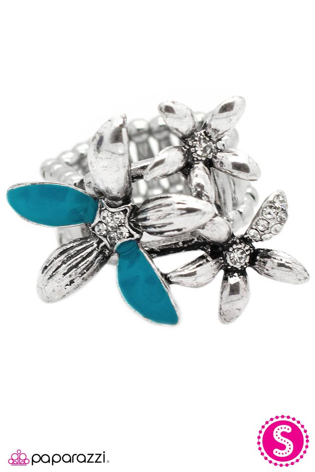 Paparazzi ♥ Bouquet Of Bling - Blue ♥ Ring