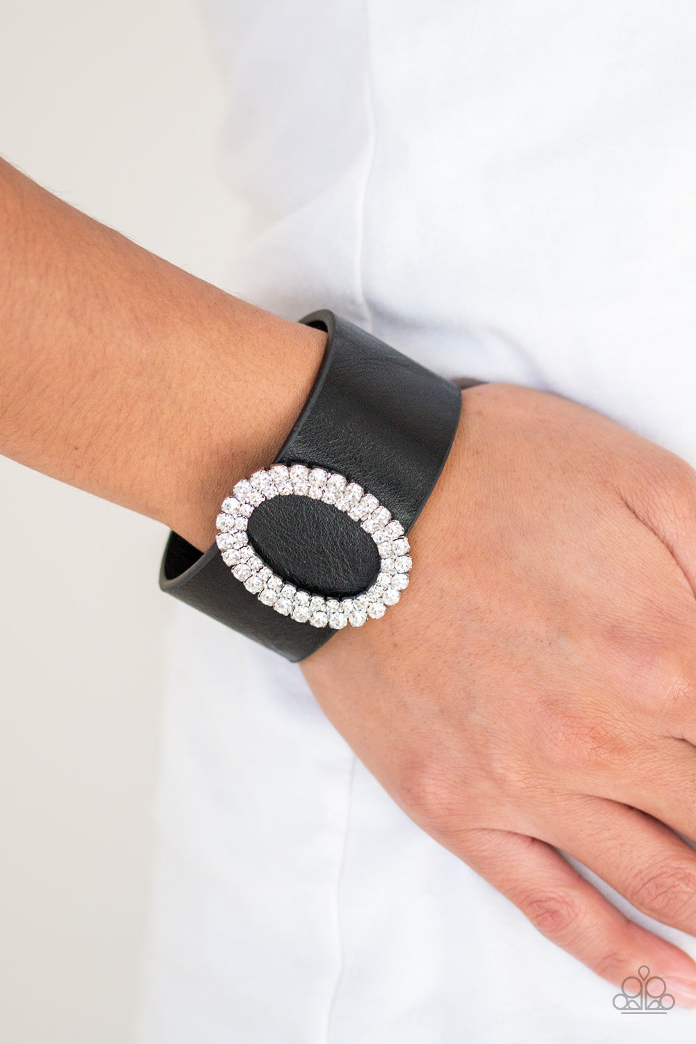 Paparazzi ♥ Center Stage Starlet - Black ♥  Bracelet