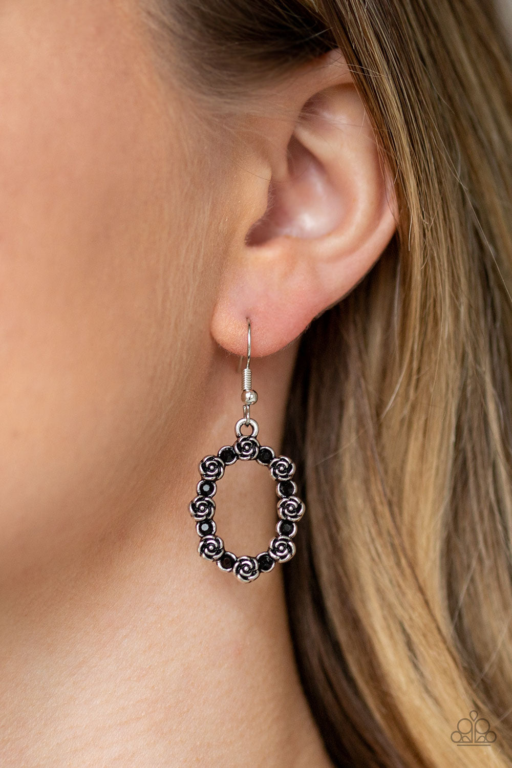 Paparazzi ♥ Rosy Royal - Black ♥  Earrings
