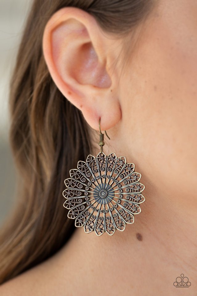 Paparazzi ♥ Globetrotting Guru - Brass ♥ Earrings