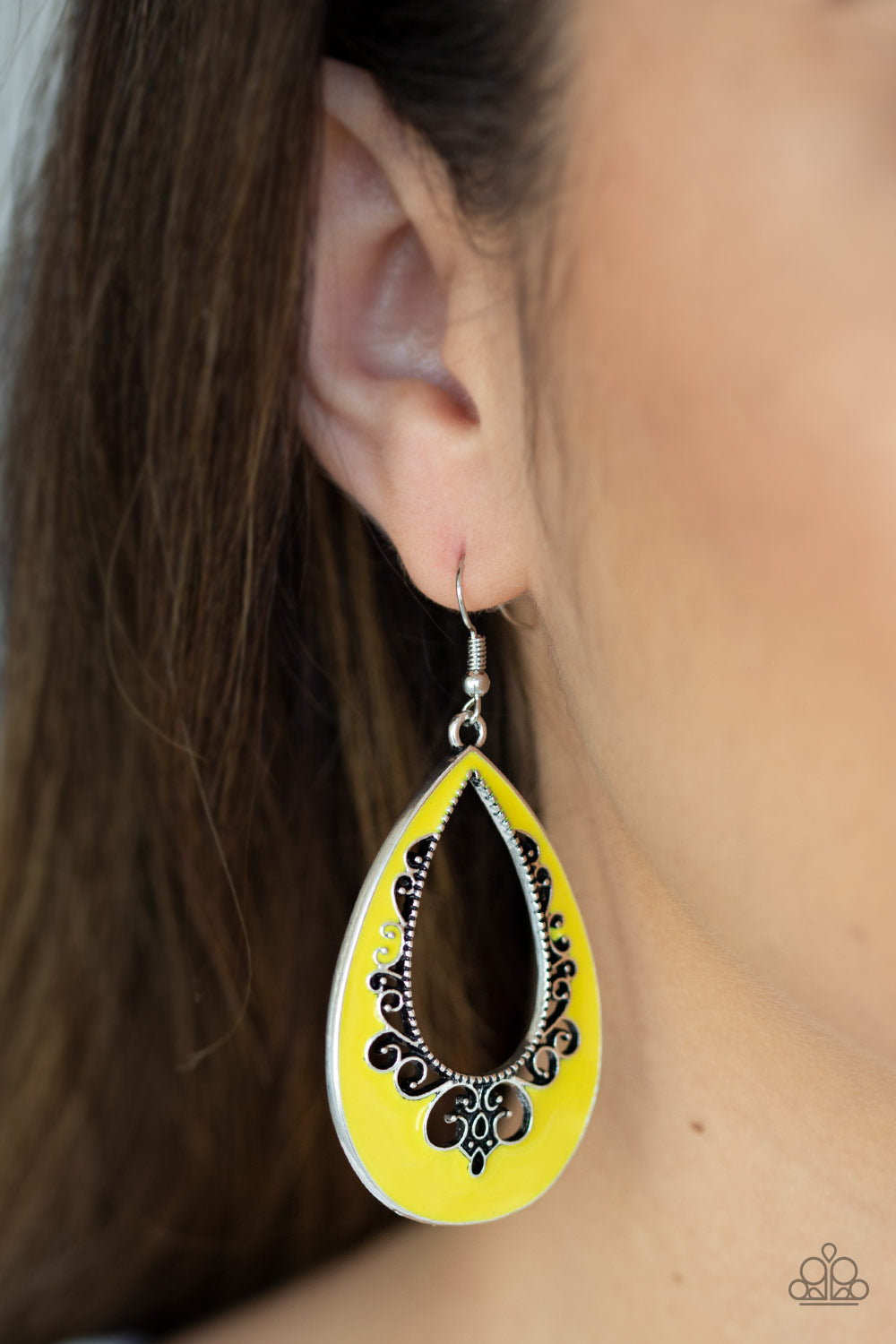 Paparazzi ♥ Compliments To The CHIC - Yellow ♥  Earrings