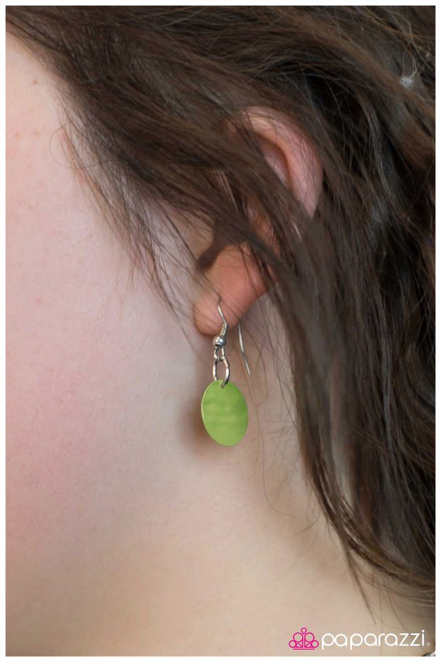 Paparazzi ♥ Put Me At Ease - Green ♥ Necklace