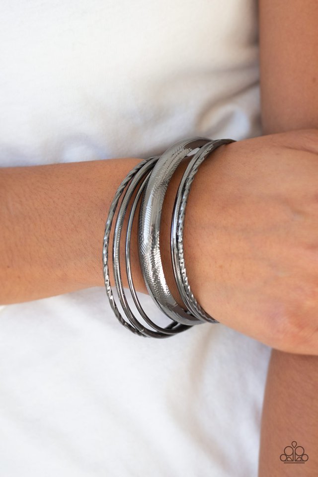 Paparazzi ♥ The Customer Is Always BRIGHT - Black ♥ Bracelet