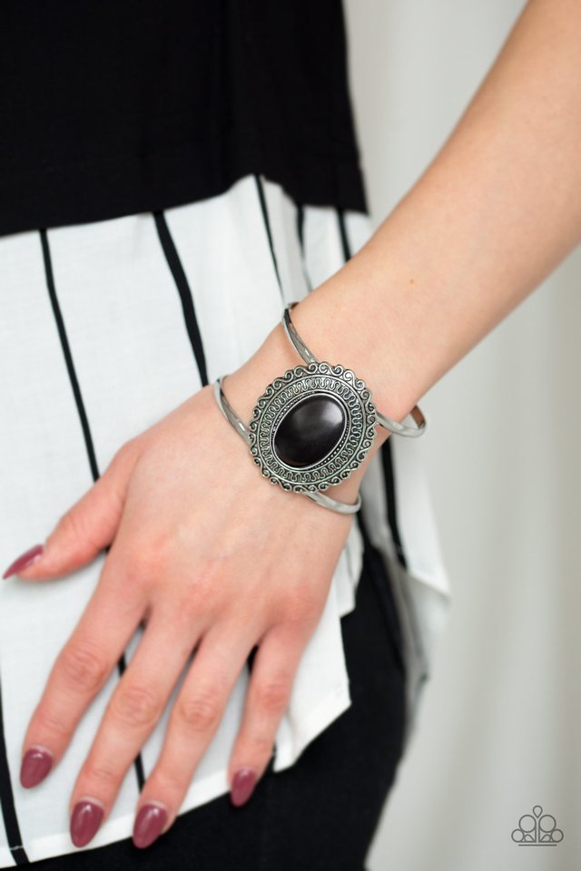 Paparazzi ♥ Extra EMPRESS-ive - Black ♥ Bracelet
