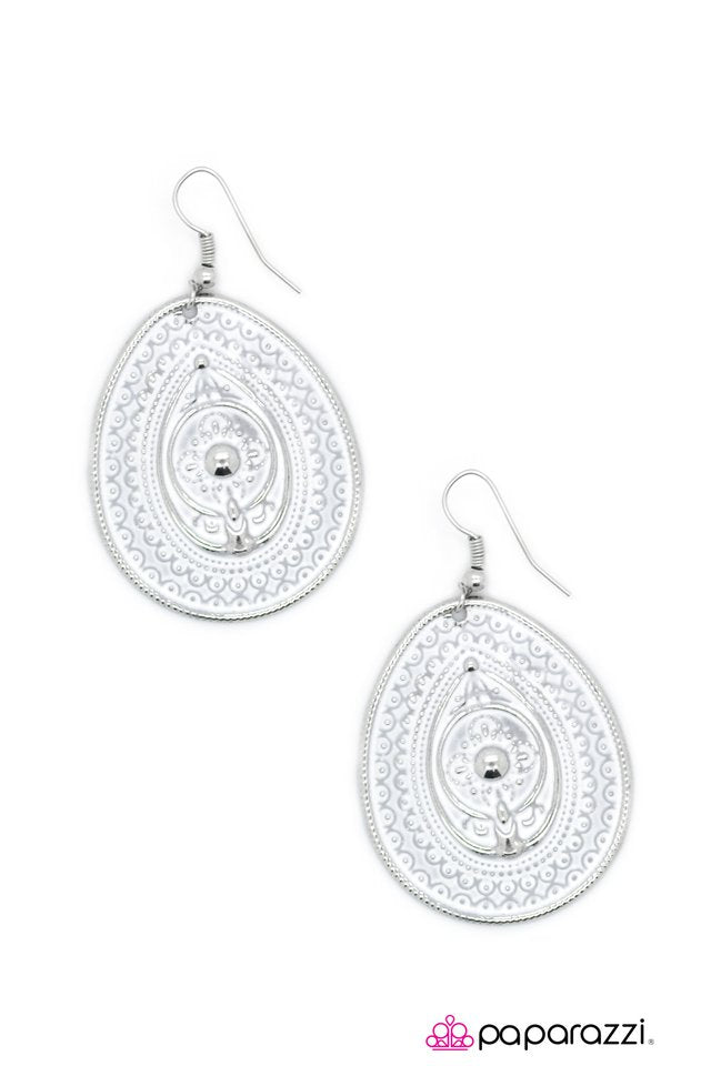 Paparazzi ♥ Detail Oriented - White ♥ Earrings