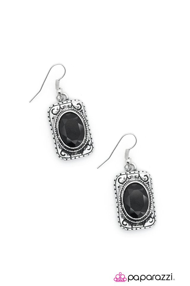 Paparazzi ♥ And the Award Goes To... - Black ♥ Earrings