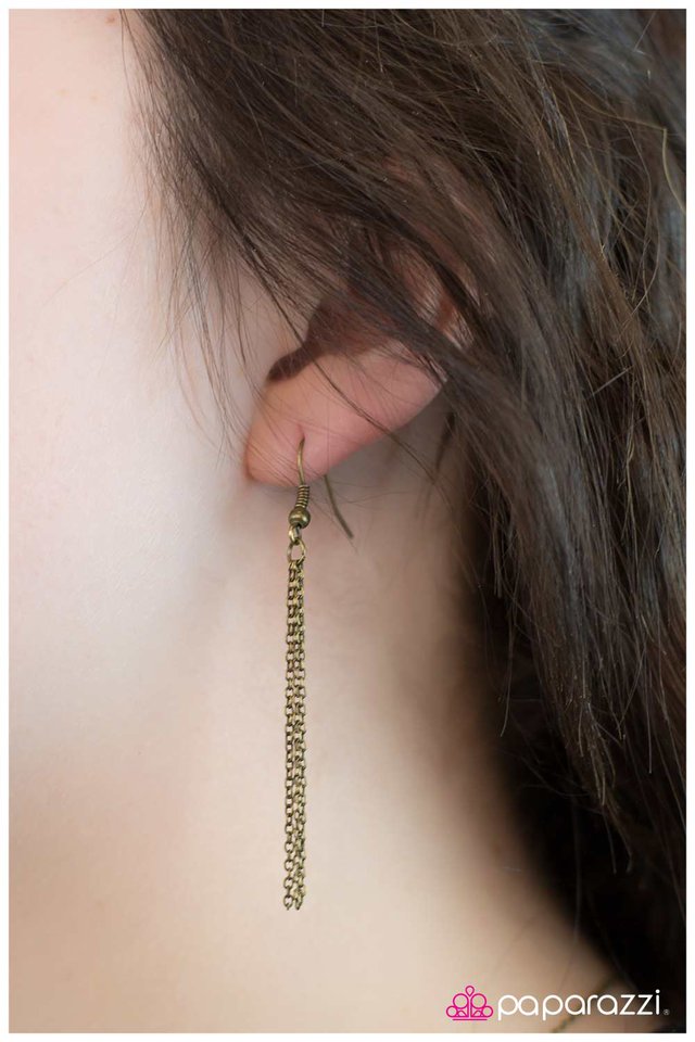 Paparazzi ♥ Out On A Limb - Brass ♥ Necklace