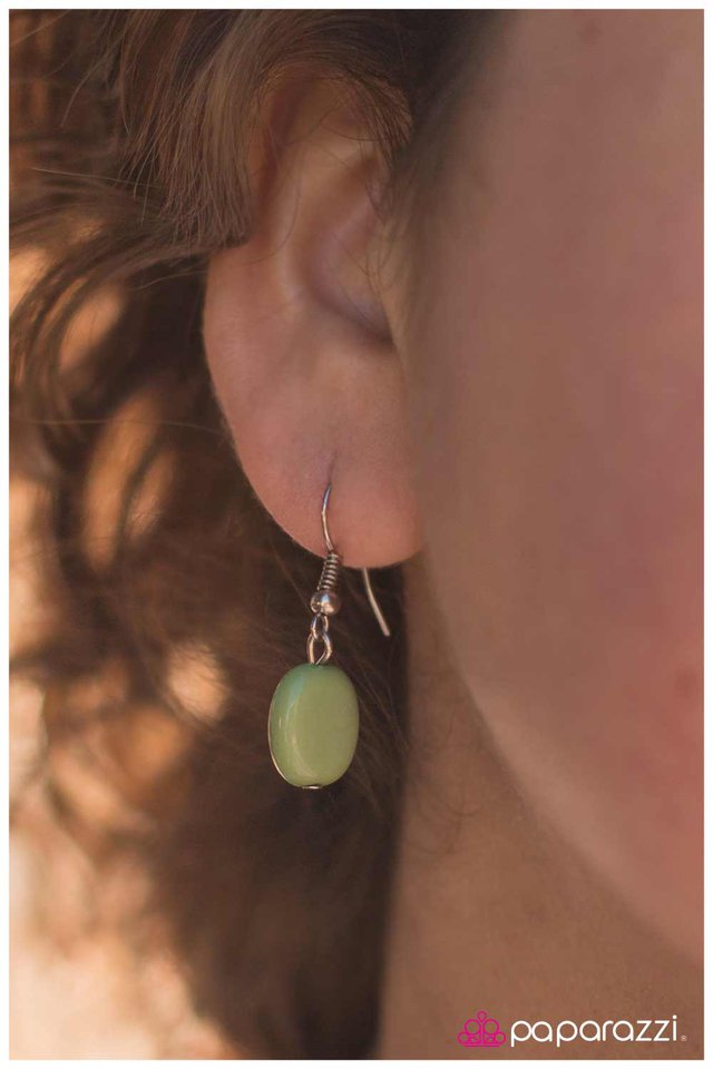 Paparazzi ♥ Unearthed - Green ♥ Necklace