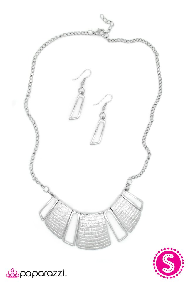 Paparazzi ♥ Building An Empire - Silver ♥ Necklace