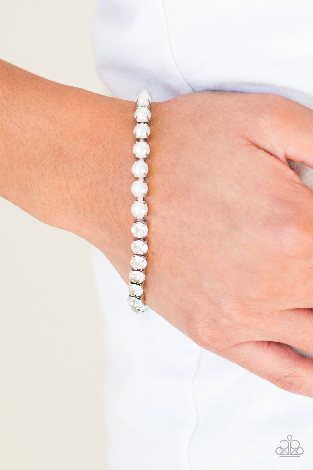 Paparazzi ♥ Out Like A SOCIALITE - White ♥  Bracelet