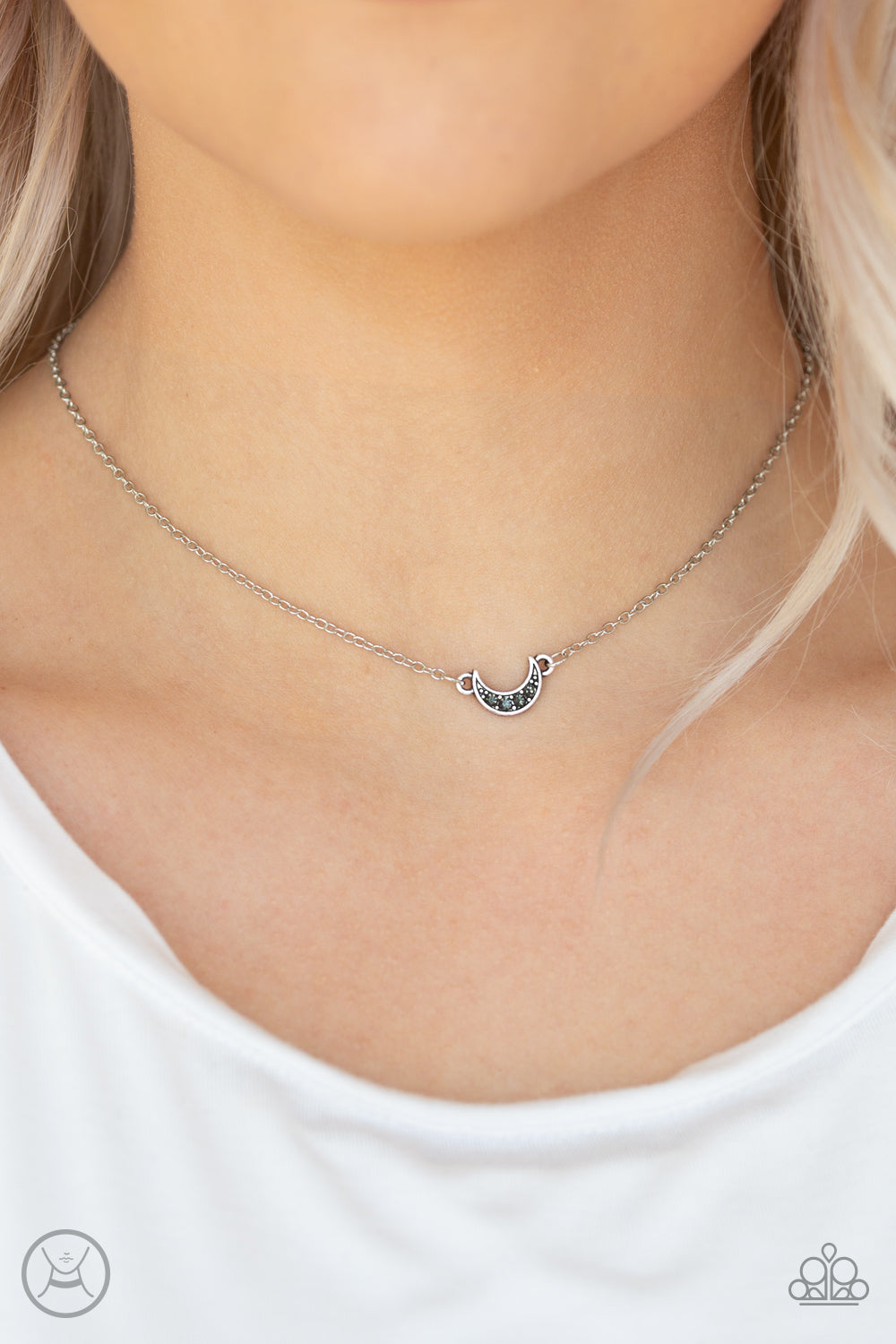 Paparazzi ♥ Promise The Moon - Silver ♥  Necklace