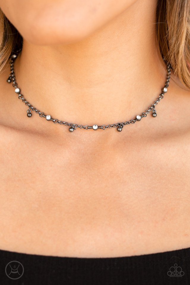 Paparazzi ♥ What A Stunner - Black ♥ Necklace