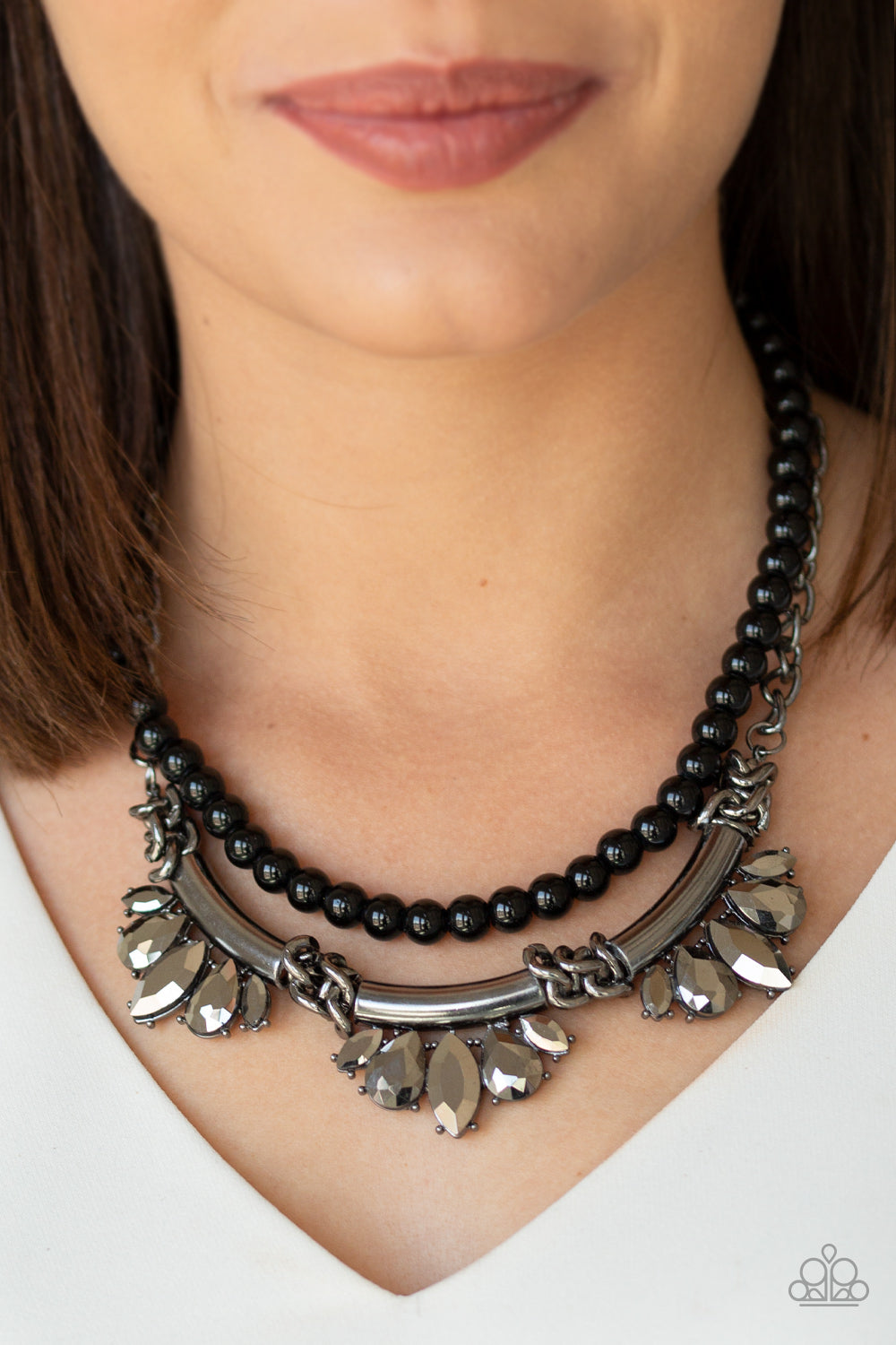 Paparazzi ♥ Bow Before The Queen - Black ♥  Necklace