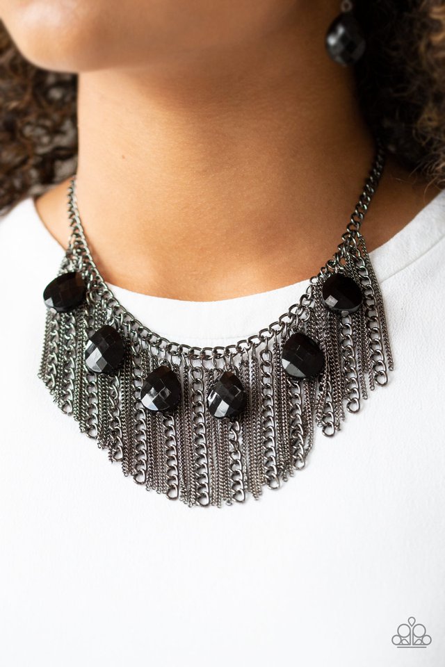 Paparazzi ♥ Vixen Conviction - Black ♥ Necklace