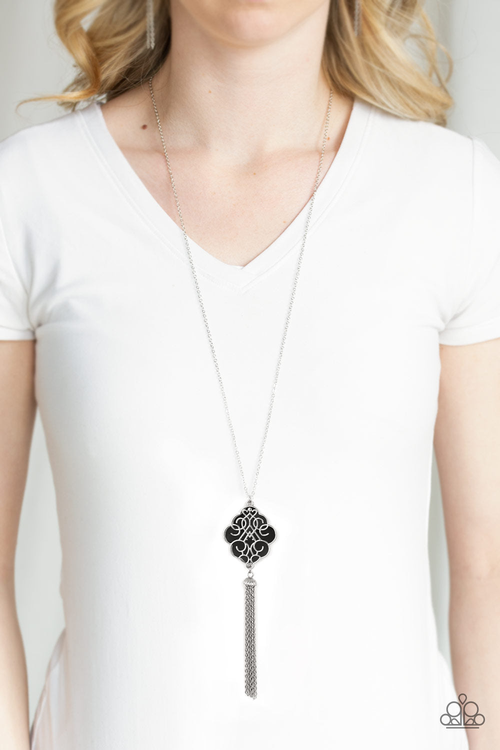 Paparazzi ♥ Malibu Mandala - Black ♥  Necklace