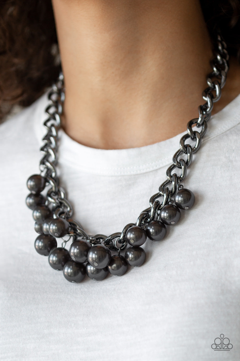 Paparazzi ♥ Get Off My Runway - Black ♥  Necklace