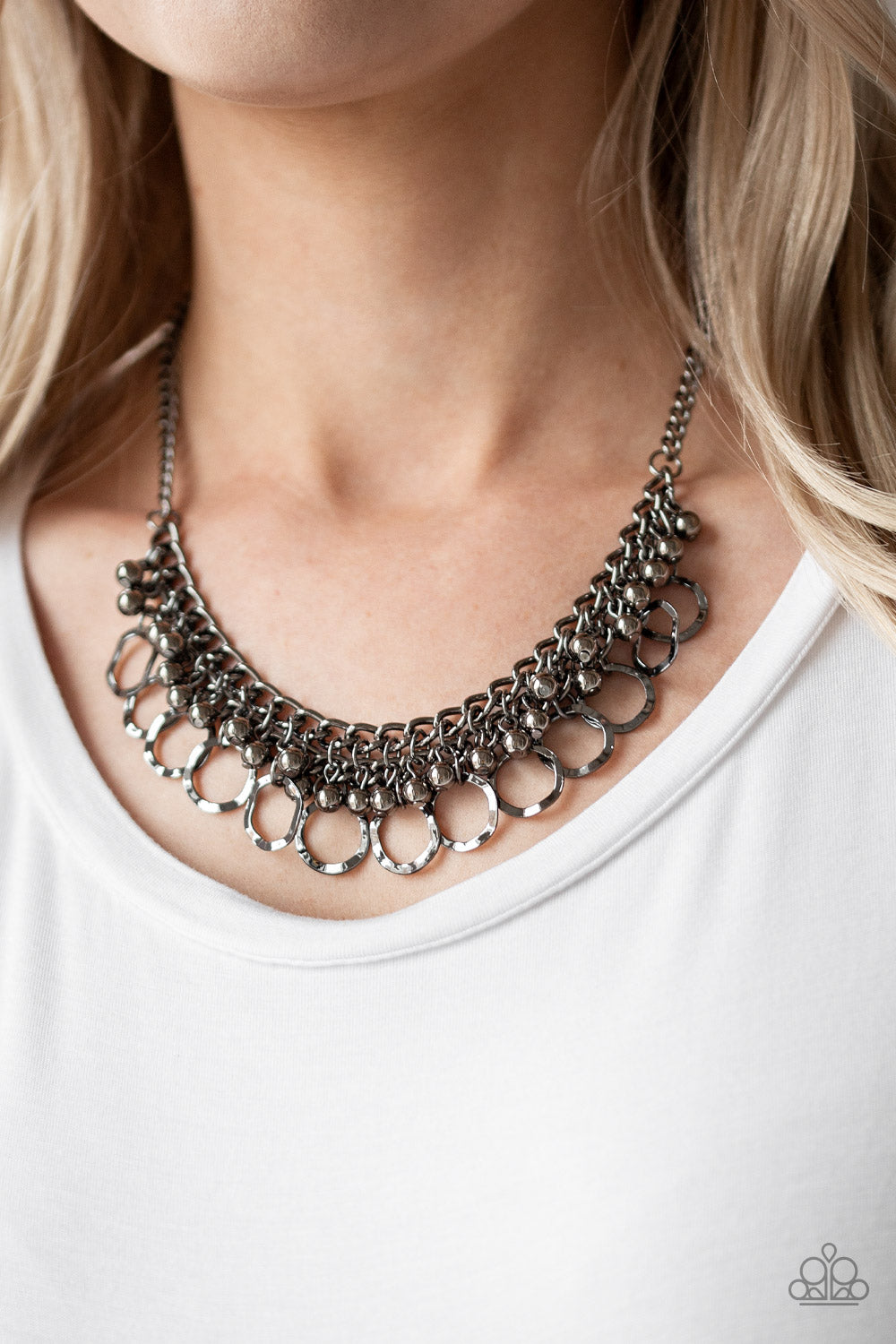 Paparazzi ♥ Ring Leader Radiance - Black ♥  Necklace