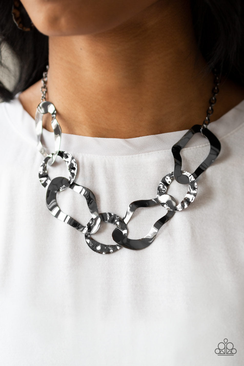 Paparazzi ♥ Capital Contour - Black ♥  Necklace