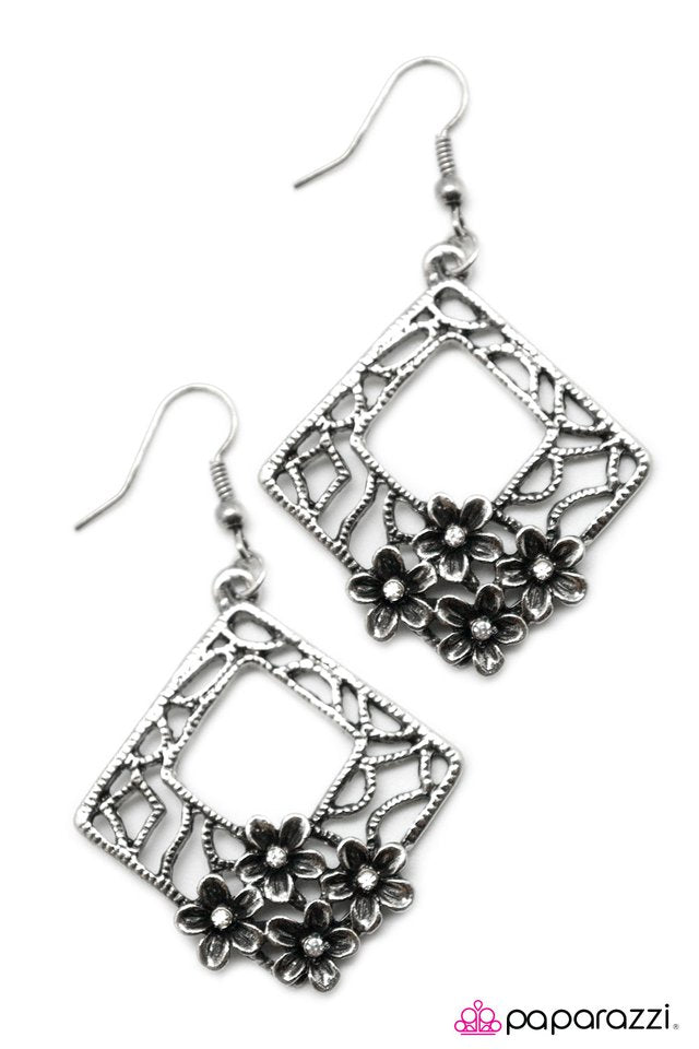 Paparazzi ♥ Window Shopping - White ♥ Earrings
