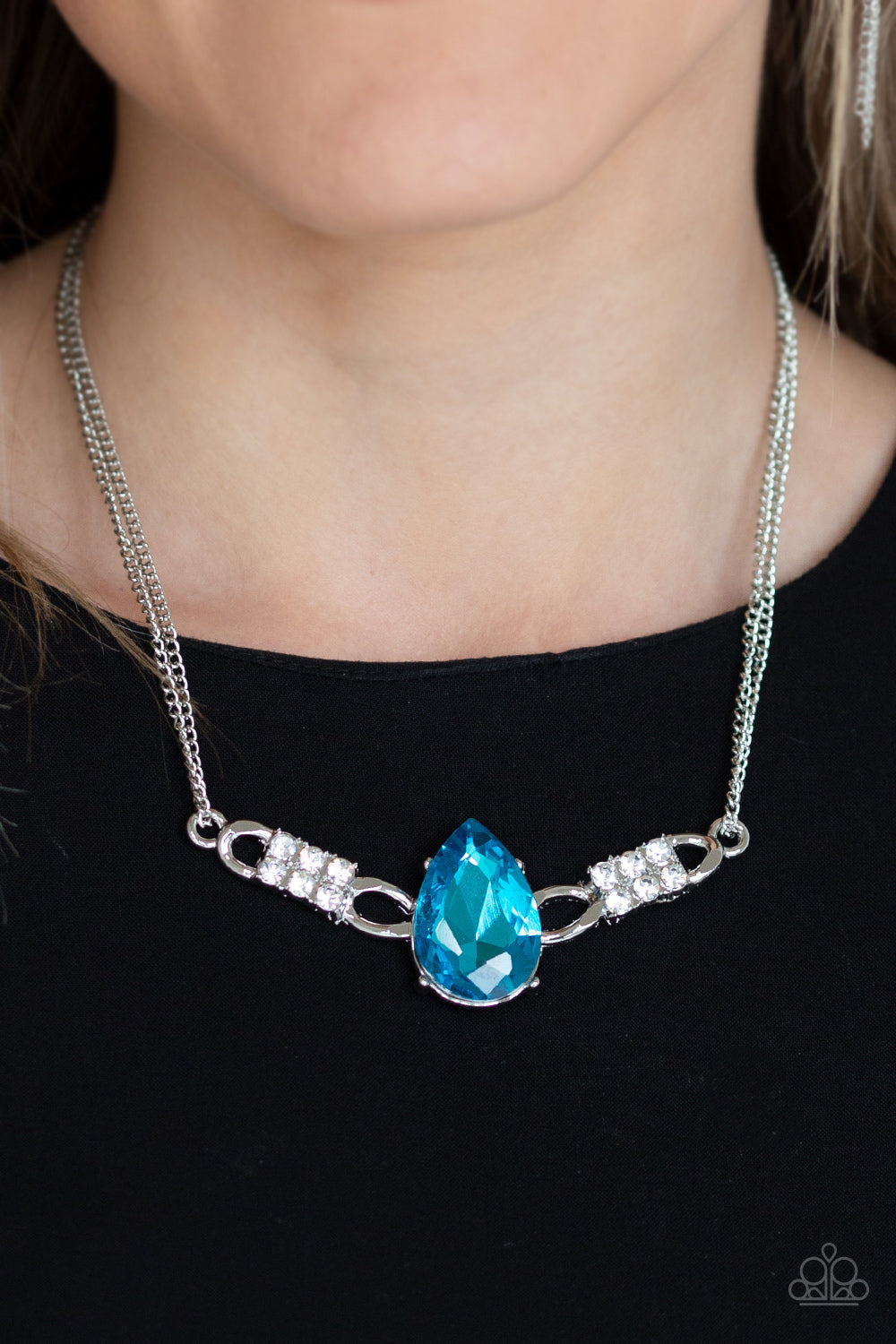 Paparazzi ♥ Way To Make An Entrance - Blue ♥  Necklace