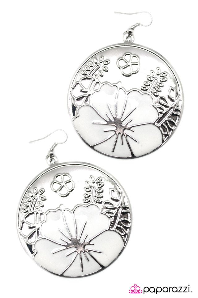 Paparazzi ♥ Welcome to Paradise - White ♥ Earrings