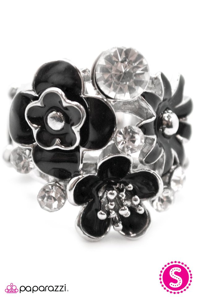 Paparazzi ♥ Among the Wildflowers - Black ♥ Ring
