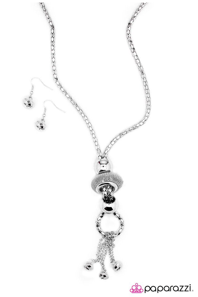 Paparazzi ♥ Sliding By - Silver ♥ Necklace