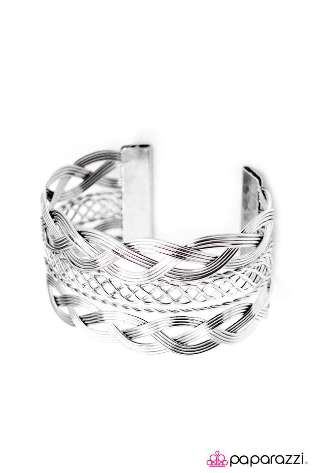 Paparazzi ♥ Winding Down - Silver ♥ Bracelet
